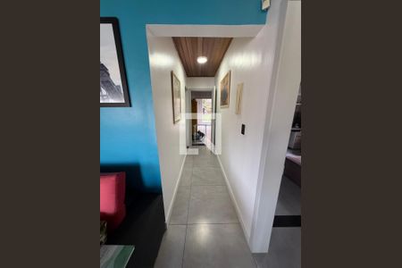 Corredor de casa à venda com 3 quartos, 160m² em Jardim Itu, Porto Alegre