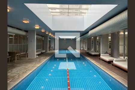 Apartamento à venda com 242m², 4 quartos e 3 vagas Apartamento à venda com 242m², 4 quartos e 3 vagasÁrea comum - Piscina