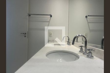 Apartamento à venda com 242m², 4 quartos e 3 vagas Apartamento à venda com 242m², 4 quartos e 3 vagasBanheiro da Suíte 2