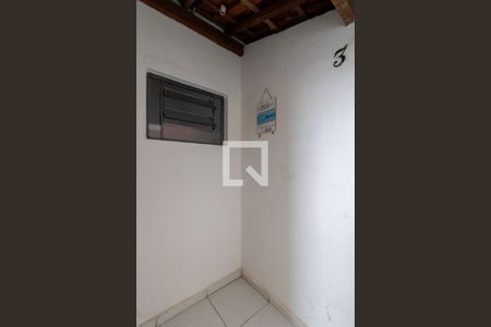 Entrada de kitnet/studio para alugar com 1 quarto, 34m² em Jardim Cocaia, Guarulhos