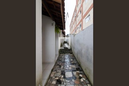 Entrada de kitnet/studio para alugar com 1 quarto, 34m² em Jardim Cocaia, Guarulhos