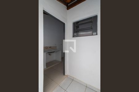 Entrada de kitnet/studio para alugar com 1 quarto, 34m² em Jardim Cocaia, Guarulhos