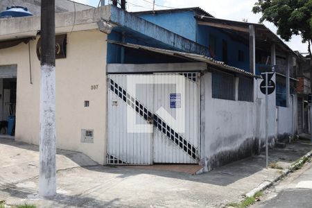 Casa à venda com 250m², 3 quartos e 2 vagasFachada do imóvel - Placa instalada no portão do imóvel