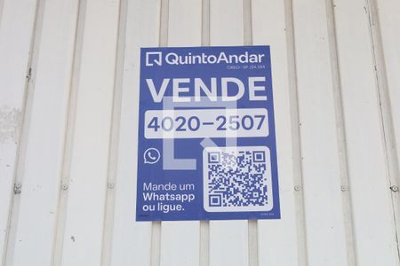 Casa à venda com 250m², 3 quartos e 2 vagasPlaca instalada no portão do imóvel