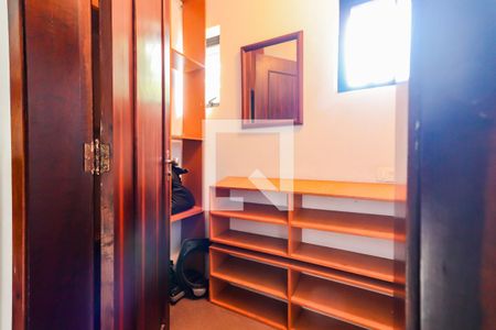 Casa à venda com 230m², 5 quartos e 3 vagasRoupeiro