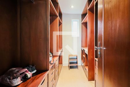 Casa à venda com 230m², 5 quartos e 3 vagasCloset