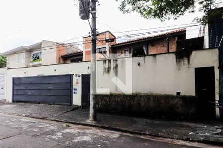 Casa à venda com 230m², 5 quartos e 3 vagasFachada