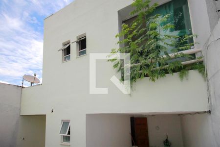 Casa à venda com 292m², 3 quartos e 2 vagasFachada