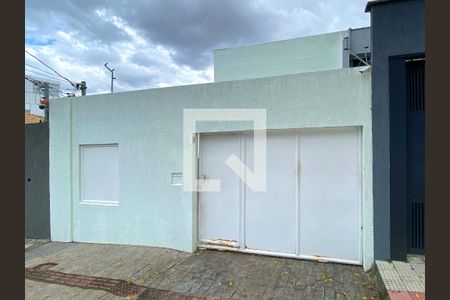 Casa à venda com 292m², 3 quartos e 2 vagasFachada