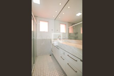 Apartamento à venda com 104m², 2 quartos e 2 vagasBanheiro do Quarto 