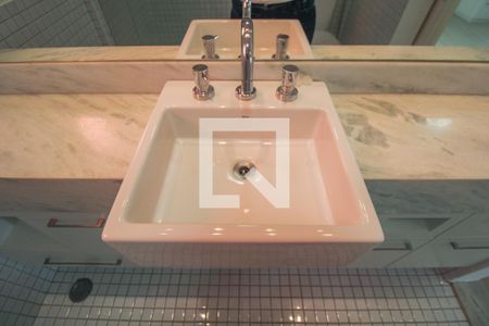 Apartamento à venda com 104m², 2 quartos e 2 vagasBanheiro do Quarto 