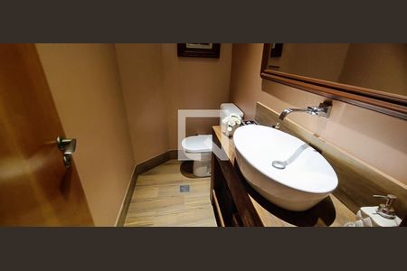 Apartamento para alugar com 330m², 4 quartos e 6 vagas Apartamento para alugar com 330m², 4 quartos e 6 vagasBanheiro Social