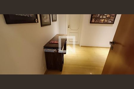 Apartamento para alugar com 330m², 4 quartos e 6 vagas Apartamento para alugar com 330m², 4 quartos e 6 vagasCorredor