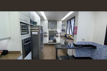 Apartamento para alugar com 330m², 4 quartos e 6 vagas Apartamento para alugar com 330m², 4 quartos e 6 vagasCozinha