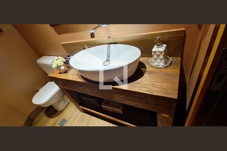 Apartamento para alugar com 330m², 4 quartos e 6 vagas Apartamento para alugar com 330m², 4 quartos e 6 vagasBanheiro Social