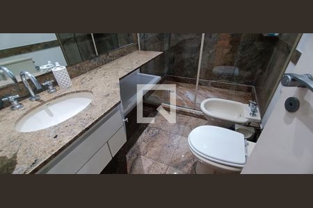 Apartamento para alugar com 330m², 4 quartos e 6 vagas Apartamento para alugar com 330m², 4 quartos e 6 vagasBanheiro da Suíte 2