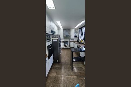 Apartamento para alugar com 330m², 4 quartos e 6 vagas Apartamento para alugar com 330m², 4 quartos e 6 vagasCozinha