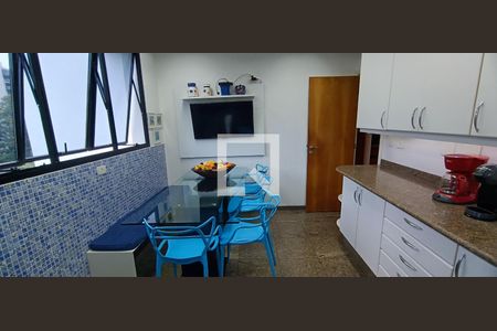 Apartamento para alugar com 330m², 4 quartos e 6 vagas Apartamento para alugar com 330m², 4 quartos e 6 vagasCozinha