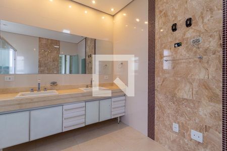 Casa para alugar com 500m², 6 quartos e 8 vagasBanheiro da suíte 3