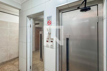 Studio à venda com 28m², 1 quarto e sem vaga Studio à venda com 28m², 1 quarto e sem vagaHall de entrada