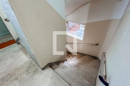 Studio à venda com 28m², 1 quarto e sem vaga Studio à venda com 28m², 1 quarto e sem vagaEscada