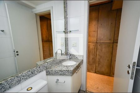 Apartamento à venda com 135m², 2 quartos e 2 vagasBanheiro social