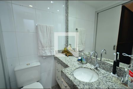 Apartamento à venda com 135m², 2 quartos e 2 vagasBanheiro suite