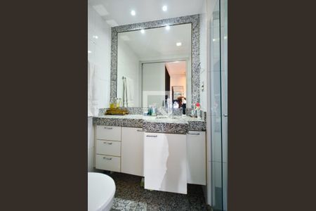 Apartamento à venda com 135m², 2 quartos e 2 vagasBanheiro suite