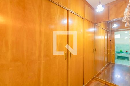 Casa à venda com 279m², 5 quartos e 5 vagas Casa à venda com 279m², 5 quartos e 5 vagasCorredor