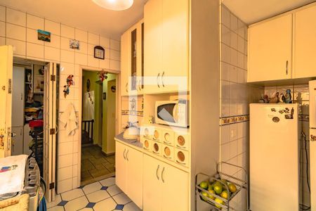 Casa à venda com 279m², 5 quartos e 5 vagas Casa à venda com 279m², 5 quartos e 5 vagasCozinha