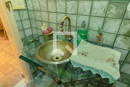 Casa à venda com 279m², 5 quartos e 5 vagas Casa à venda com 279m², 5 quartos e 5 vagasLavabo