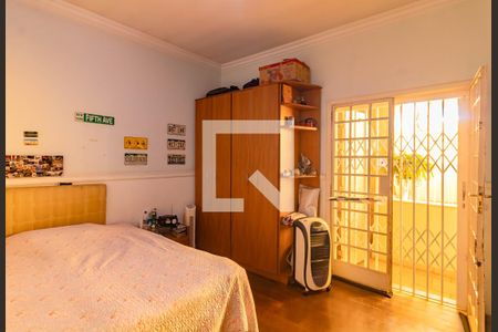 Casa à venda com 279m², 5 quartos e 5 vagas Casa à venda com 279m², 5 quartos e 5 vagasQuarto 3