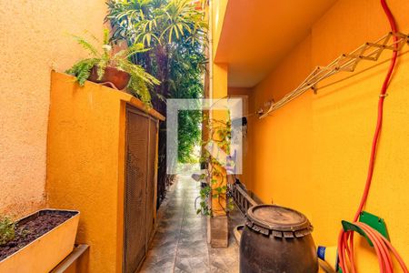 Casa à venda com 279m², 5 quartos e 5 vagas Casa à venda com 279m², 5 quartos e 5 vagasÁrea comum