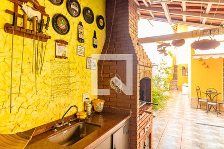 Casa à venda com 279m², 5 quartos e 5 vagas Casa à venda com 279m², 5 quartos e 5 vagasÁrea comum