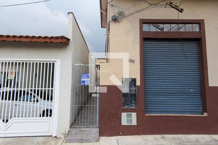 Casa para alugar com 70m², 2 quartos e sem vaga Casa para alugar com 70m², 2 quartos e sem vagaFachada