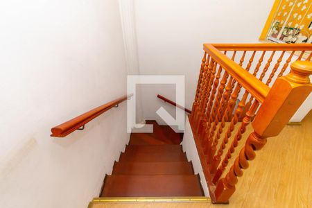 Casa à venda com 250m², 4 quartos e 3 vagasEscada