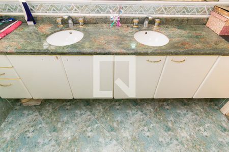 Casa à venda com 250m², 4 quartos e 3 vagasBanheiro da Suíte