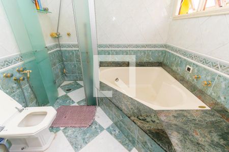 Casa à venda com 250m², 4 quartos e 3 vagasBanheiro da Suíte