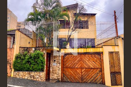 Casa à venda com 250m², 4 quartos e 3 vagasFachada