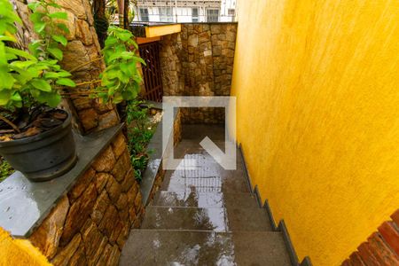 Casa à venda com 250m², 4 quartos e 3 vagasEscada/ Entrada