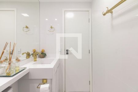 Apartamento à venda com 72m², 3 quartos e 1 vaga Apartamento à venda com 72m², 3 quartos e 1 vagaBanheiro Social