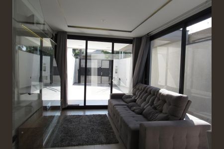 Sala de casa à venda com 3 quartos, 130m² em Novo Osasco, Osasco