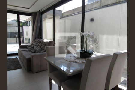 Sala de casa à venda com 3 quartos, 130m² em Novo Osasco, Osasco