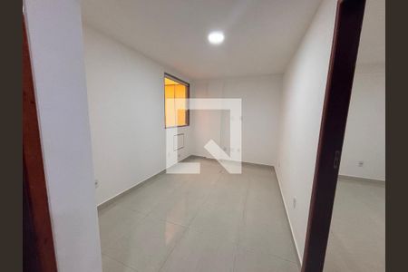 Sala de kitnet/studio para alugar com 1 quarto, 35m² em Recreio dos Bandeirantes, Rio de Janeiro