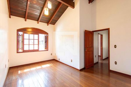 Casa à venda com 500m², 5 quartos e 4 vagas Casa à venda com 500m², 5 quartos e 4 vagasQuarto 4