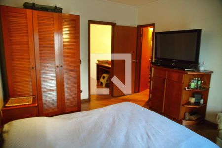 Casa à venda com 252m², 3 quartos e 4 vagasSuíte 1