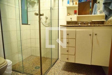 Casa à venda com 252m², 3 quartos e 4 vagasBanheiro Suíte 3