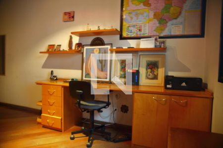 Casa à venda com 252m², 3 quartos e 4 vagasSuíte 2