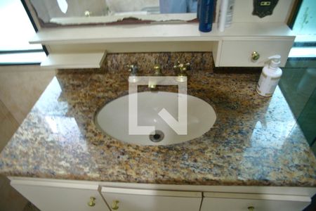 Casa à venda com 252m², 3 quartos e 4 vagasBanheiro da Suíte 1