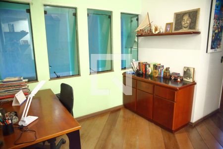 Casa à venda com 252m², 3 quartos e 4 vagasHall dos Quartos / Escritório